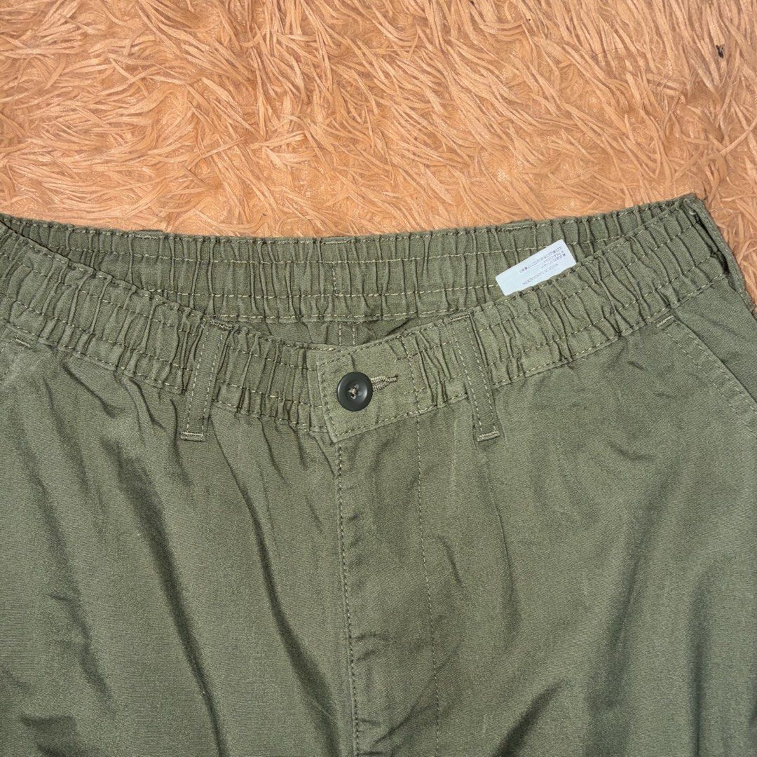 GU Cargo Pants (Category: Jeans) located in Nabua. Submitted by elevadoray (Listing ID 1466453269, Image 3). Description: GU Cargo Pants Small (28 - 30 Waistline) (40 Inches Length) Excellent Condition (10/10) P850.