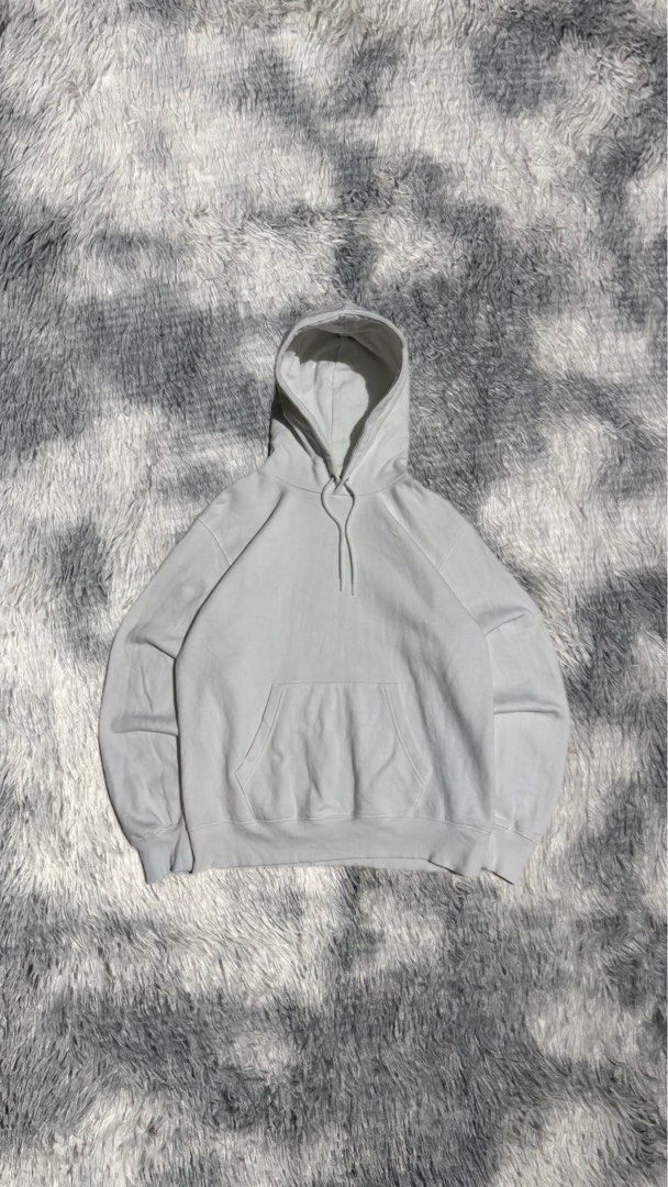 GU HOODIE (Category: Hoodies) located in Carmona. Submitted by arthrift.31 (Listing ID 1466459350, Image 1). Description: Width:21.5 Length:26 Condition:9/10 Colorrate:9/10 Issue:Stain (see the last picture).