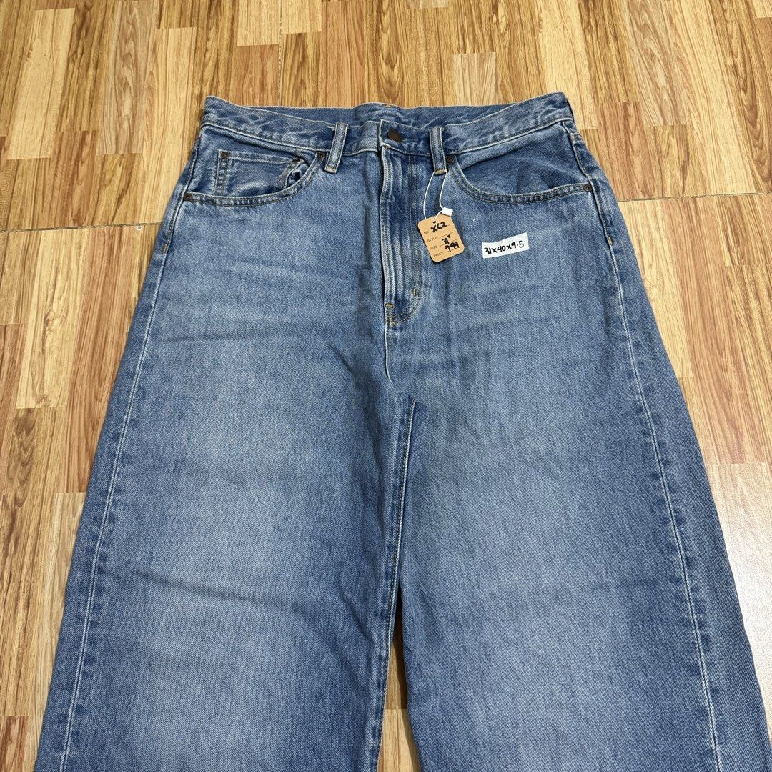 GU MEN’S BAGGY JEANS (Category: Jeans) located in Manila. Submitted by thrifthing_121102 (Listing ID 1466507074, Image 2). Description: GU MEN’S BAGGY JEANS •WAIST - 31” •LENGTH - 40” •HEM - 9.5” •EXCELLENT CONDITION •NO ISSUES ₱799 + SF ✅All items are in excellent to new condition. ✅Color may vary due to lighting. 📦J&T Express or Lalamove Shipping. 💸Gcash Payment. 📍Moonwalk, Paranaque City.