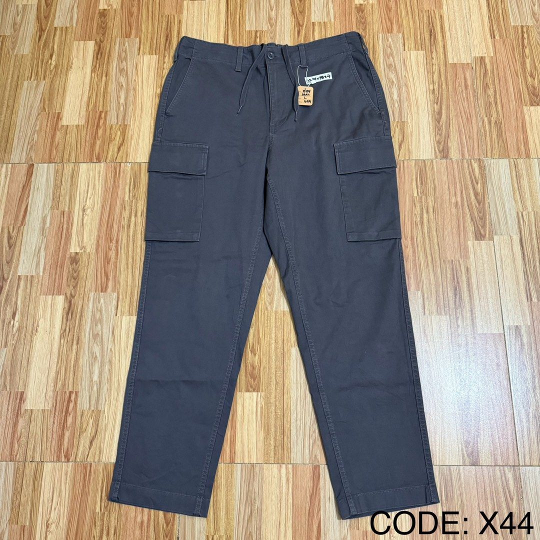GU MEN’S CARGO PANTS (Category: Trousers) located in Manila. Submitted by thrifthing_121102 (Listing ID 1466502604, Image 1). Description: GU MEN’S CARGO PANTS •SIZE LARGE •WAIST - 32-34” •LENGTH - 38” •HEM - 7” •EXCELLENT CONDITION •NO ISSUES ₱599 + SF ✅All items are in excellent to new condition. ✅Color may vary due to lighting. 📦J&T Express or Lalamove Shipping. 💸Gcash Payment. 📍Moonwalk, Paranaque City.