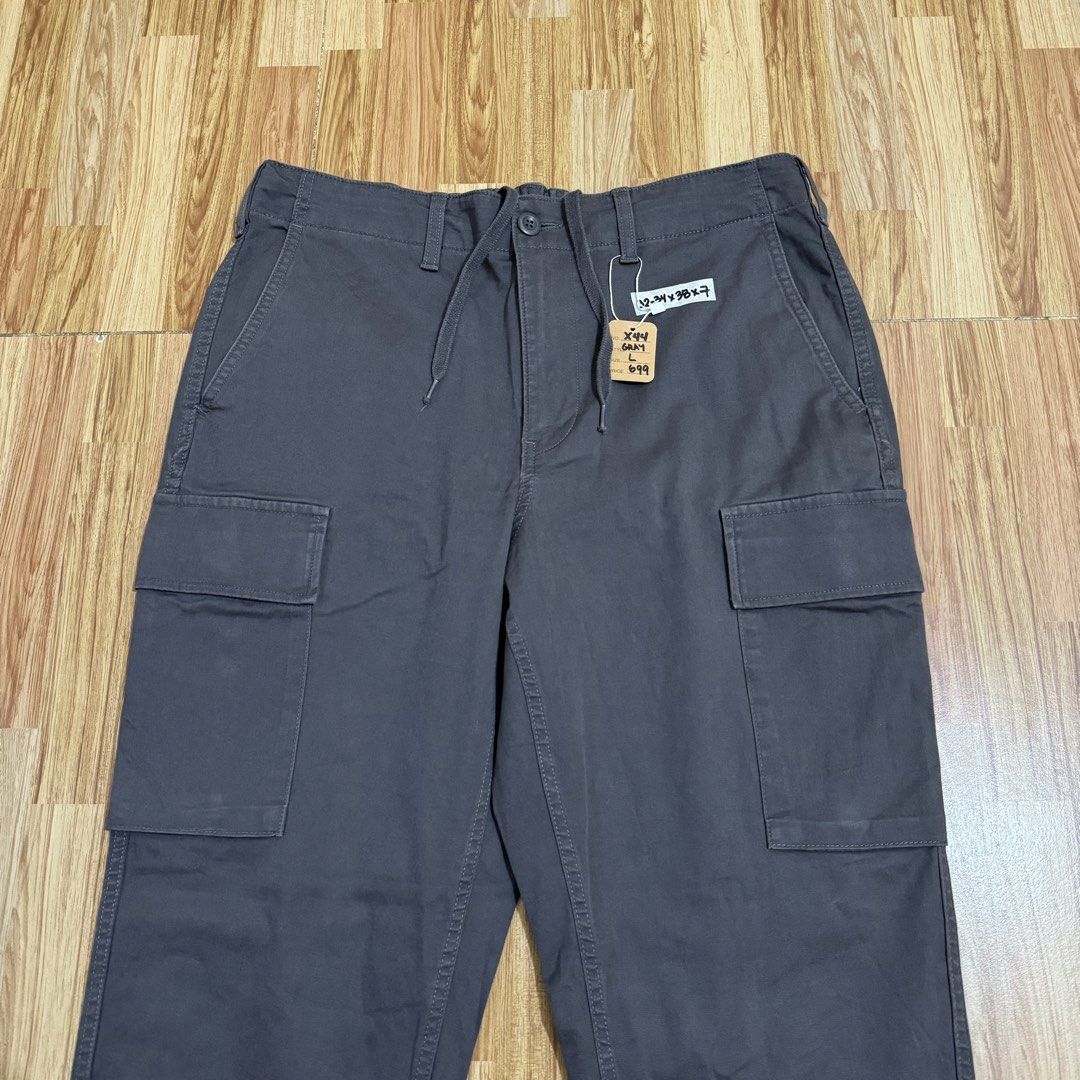 GU MEN’S CARGO PANTS (Category: Trousers) located in Manila. Submitted by thrifthing_121102 (Listing ID 1466502604, Image 2). Description: GU MEN’S CARGO PANTS •SIZE LARGE •WAIST - 32-34” •LENGTH - 38” •HEM - 7” •EXCELLENT CONDITION •NO ISSUES ₱599 + SF ✅All items are in excellent to new condition. ✅Color may vary due to lighting. 📦J&T Express or Lalamove Shipping. 💸Gcash Payment. 📍Moonwalk, Paranaque City.