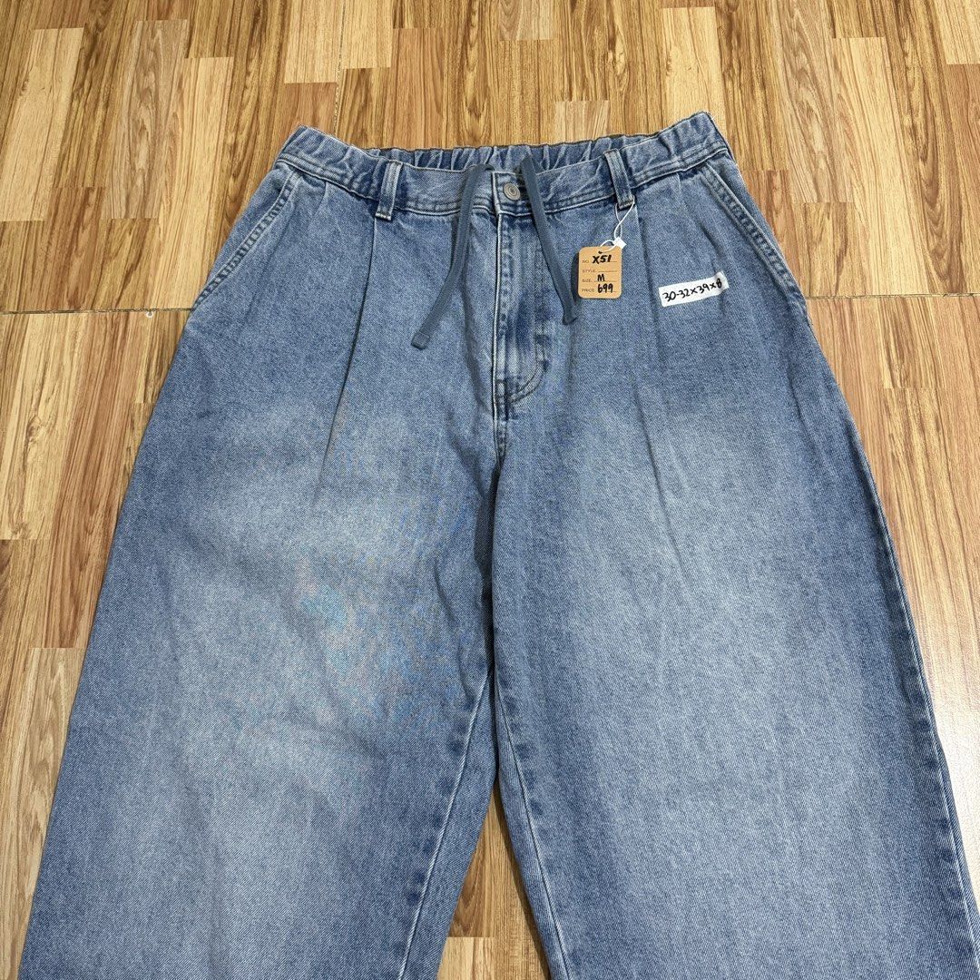 GU MEN’S CARROT JEANS (Category: Jeans) located in Manila. Submitted by thrifthing_121102 (Listing ID 1466504819, Image 2). Description: GU MEN’S CARROT JEANS •SIZE MEDIUM •WAIST - 30-32” •LENGTH - 39” •HEM - 8” •EXCELLENT CONDITION •NO ISSUES ₱699 + SF ✅All items are in excellent to new condition. ✅Color may vary due to lighting. 📦J&T Express or Lalamove Shipping. 💸Gcash Payment. 📍Moonwalk, Paranaque City.