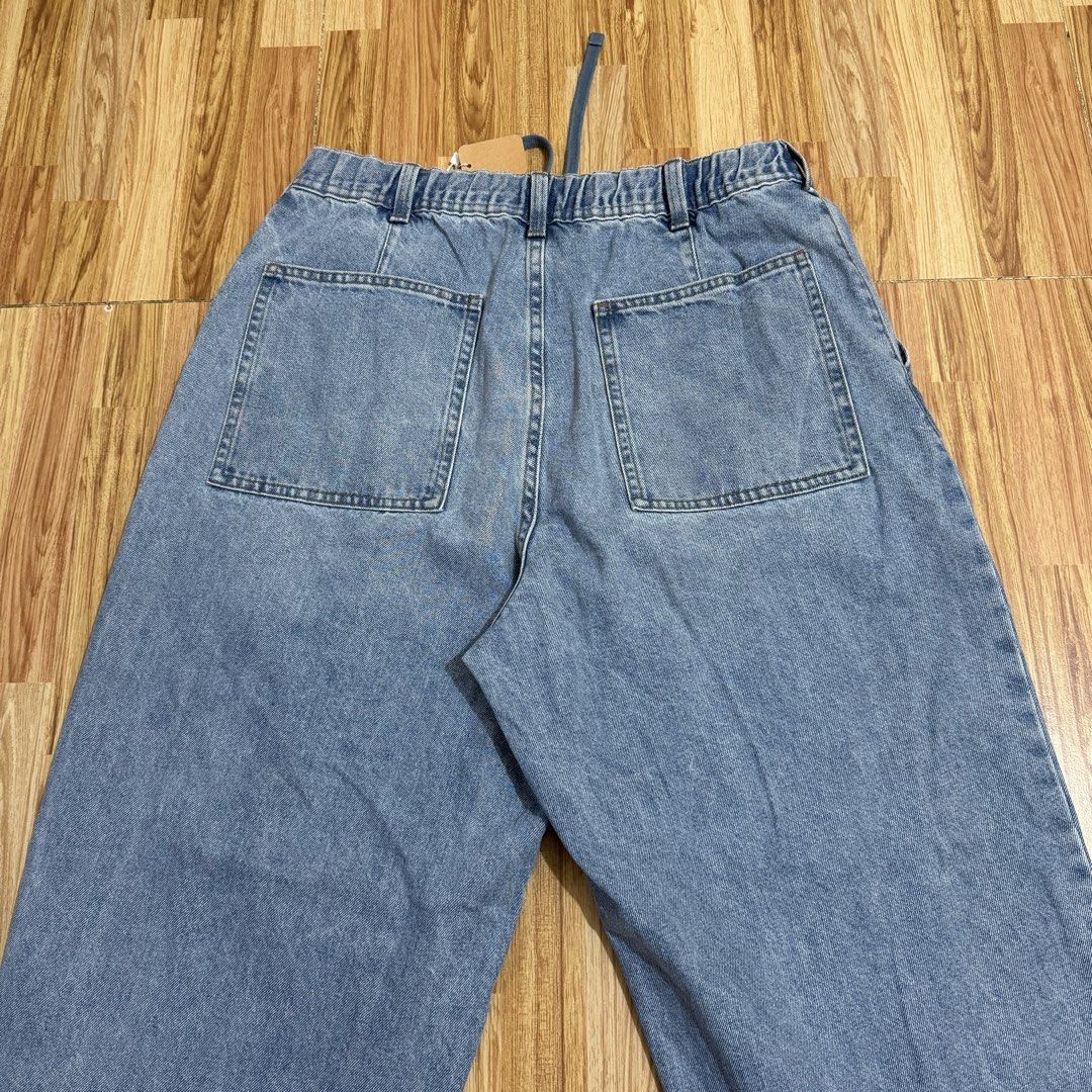 GU MEN’S CARROT JEANS (Category: Jeans) located in Manila. Submitted by thrifthing_121102 (Listing ID 1466504819, Image 3). Description: GU MEN’S CARROT JEANS •SIZE MEDIUM •WAIST - 30-32” •LENGTH - 39” •HEM - 8” •EXCELLENT CONDITION •NO ISSUES ₱699 + SF ✅All items are in excellent to new condition. ✅Color may vary due to lighting. 📦J&T Express or Lalamove Shipping. 💸Gcash Payment. 📍Moonwalk, Paranaque City.