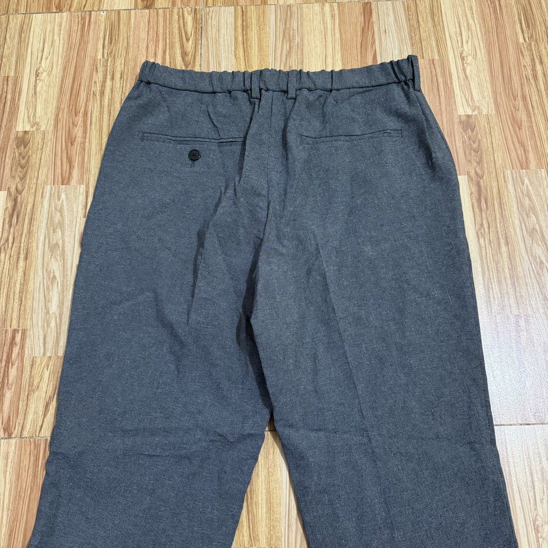 GU MEN’S EASY ANKLE TROUSER (Category: Trousers) located in Manila. Submitted by thrifthing_121102 (Listing ID 1466500166, Image 3). Description: GU MEN’S EASY ANKLE TROUSER •SIZE MEDIUM •WAIST - 30-32” •LENGTH - 37.5” •HEM - 7” •EXCELLENT CONDITION •NO ISSUES ₱499 + SF ✅All items are in excellent to new condition. ✅Color may vary due to lighting. 📦J&T Express or Lalamove Shipping. 💸Gcash Payment. 📍Moonwalk, Paranaque City.