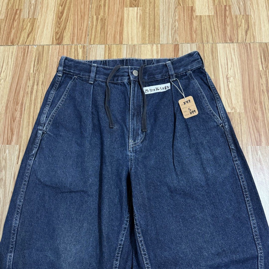 GU MEN’S EASY BARREL-LEG JEANS (Category: Jeans) located in Manila. Submitted by thrifthing_121102 (Listing ID 1466503014, Image 2). Description: GU MEN’S EASY BARREL-LEG JEANS •SIZE SMALL •WAIST - 29-30” •LENGTH - 36.5” •HEM - 8.5” •EXCELLENT CONDITION •NO ISSUES ₱699 + SF ✅All items are in excellent to new condition. ✅Color may vary due to lighting. 📦J&T Express or Lalamove Shipping. 💸Gcash Payment. 📍Moonwalk, Paranaque City.