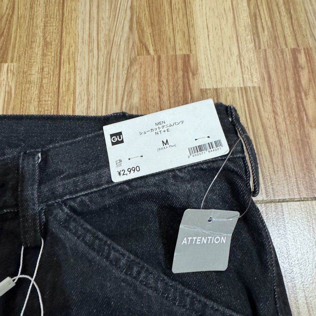 GU MEN’S FLARED JEANS (Category: Jeans) located in Manila. Submitted by thrifthing_121102 (Listing ID 1466506439, Image 3). Description: GU MEN’S FLARED JEANS •SIZE MEDIUM •WAIST - 31” •LENGTH - 40.5” •HEM - 9.5” •BRANDNEW WITH TAG •NO ISSUES ₱799 + SF ✅All items are in excellent to new condition. ✅Color may vary due to lighting. 📦J&T Express or Lalamove Shipping. 💸Gcash Payment. 📍Moonwalk, Paranaque City.