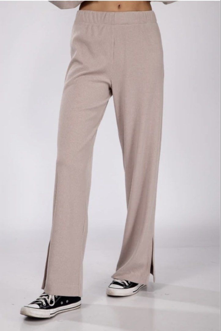 GU Ribbed Knit Flare Pants Size L (Category: Jeans) located in Cavite. Submitted by yakultjeni85475 (Listing ID 1466477418, Image 1). Description: - Brand: GU - Item: Ribbed knit pants - Color: Beige - Size: L - Fit: Flare leg with small hem slits at the ankles - Waist: Elastic waistband for comfortable everyday wear - Material: Cotton and polyester blend.
