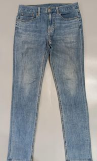(Category: ) located in . Submitted by aydenthriftwear (Listing ID 1466438285, Image 1). Description: .