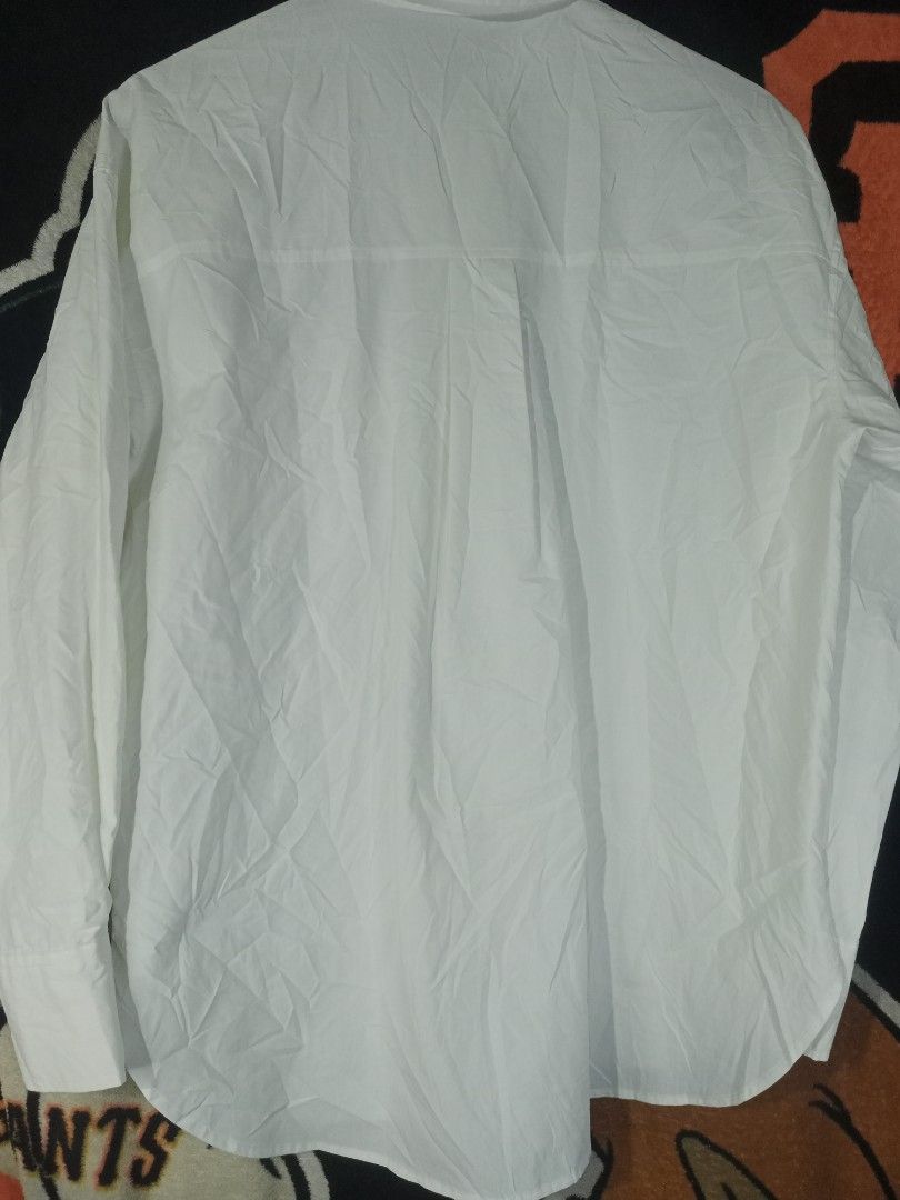 GU White Button Down Long Sleeve Polo (Category: Formal Shirts) located in Castilla. Submitted by stignapamorma (Listing ID 1466469619, Image 2). Description: Thrifted Long Sleeve Button Down Polo Size - 23.5x28 Condition - Excellent Color Rate - 9/10 Issue - None Price - 350+SF.