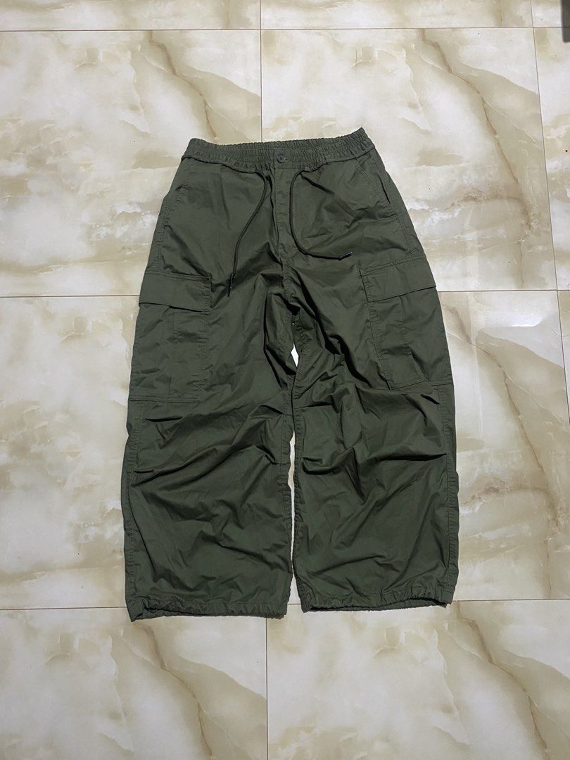 GU WIDE CARGO PARACHUTE PANTS (Category: Trousers) located in San Fernando. Submitted by cdgthrift (Listing ID 1466391370, Image 1). Description: EXCELLENT CONDITION 9.5/10COLOR RATE WAIST:30-34 LENGTH:38 DM TO PURCHASE.