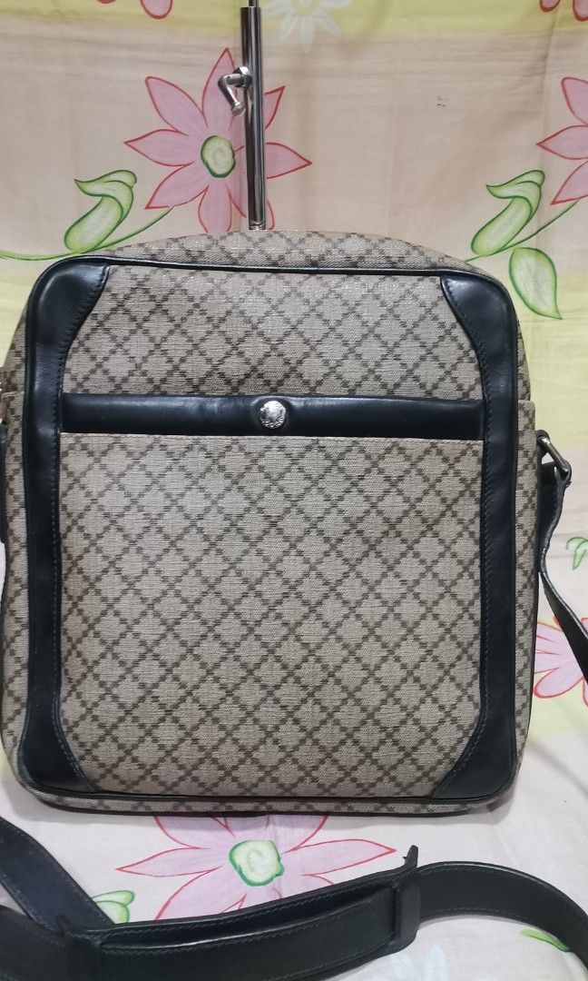 GUCCI DIAMANTE brown messenger slingbag (Category: Luxury Bags & Wallets) located in Baguio. Submitted by princessjhade (Listing ID 1466429582, Image 2). Description: Very good condition Plus shipping 9.75e, 11h, 3base inches.
