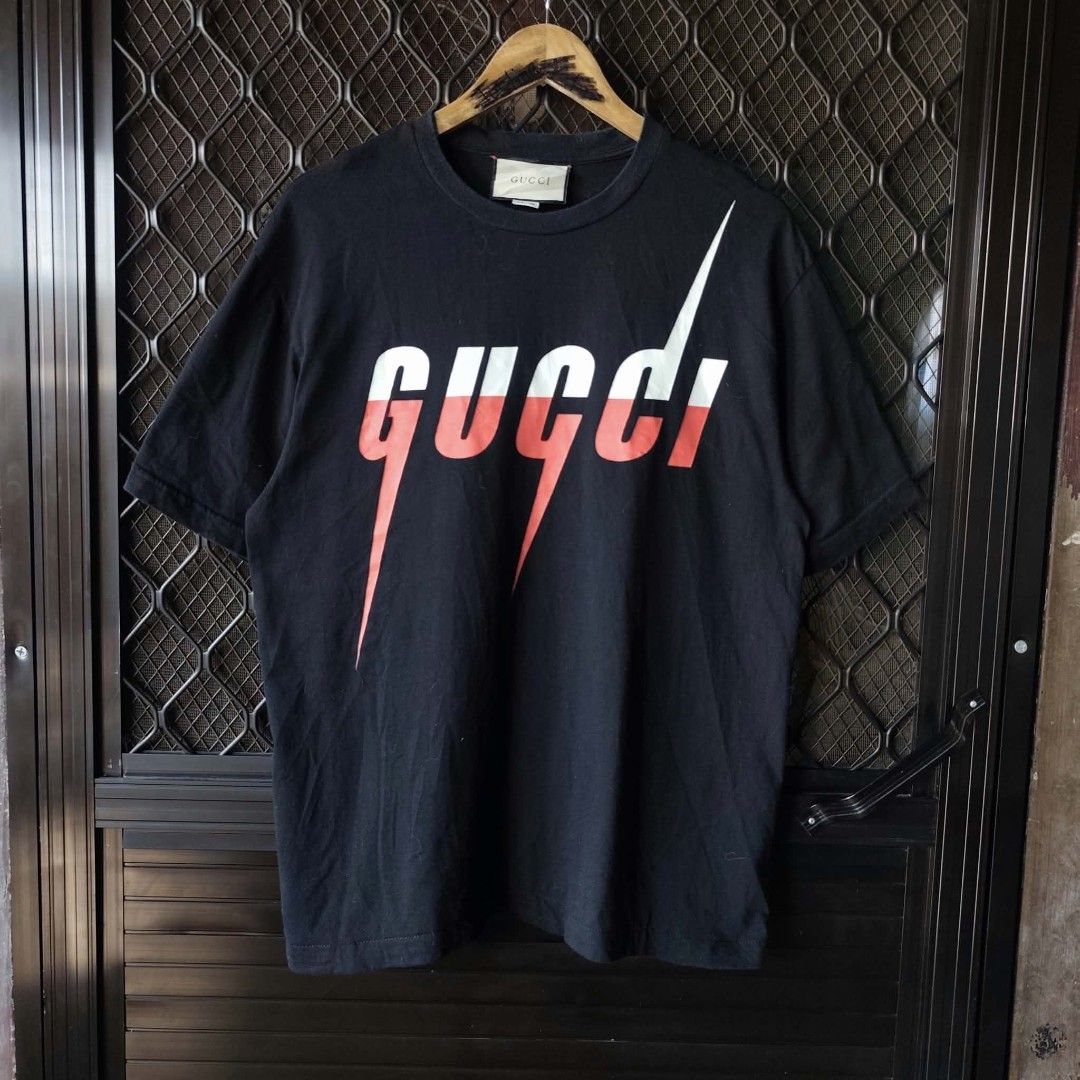 Gucci Large (Category: Tshirts & Polo Shirts ) located in Manila. Submitted by usedbyyatss09 (Listing ID 1466456035, Image 1). Description: Excellent Condition Dimes 23x28 10/10.