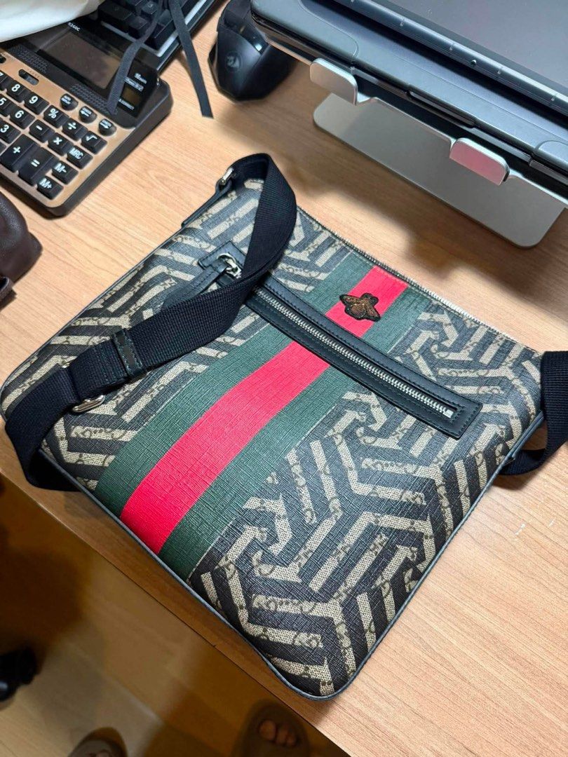 Gucci Limited Edition Messenger Bag (Category: Luxury Bags & Wallets) located in Cebu City. Submitted by franciss_l (Listing ID 1466457268, Image 2). Description: Rare Seasonal limited edition desing Condition: 9.9/10 No issues, like brand new Negotiable price Bought in spain.