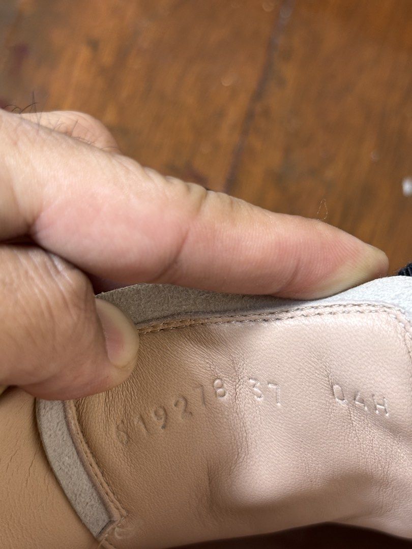 Gucci Patent Sneakers (Category: Sneakers) located in Manila. Submitted by earlylifecrisis3 (Listing ID 1466435706, Image 3). Description: Size 37 Condition 8.5/10 Measure it by inch Insole: 9.5 Outsole: 10 Heels: 1 •Refund / Returns not allowed allowed •Please do check the dimensions size on labels sometimes are not accurate on the sizing •Ask me before purchasing.