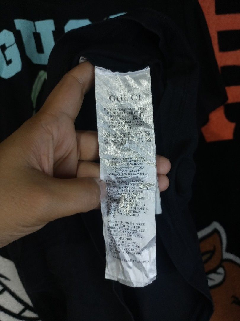 Gucci Tiger Black T-shirt (Category: Tshirts & Polo Shirts ) located in Castilla. Submitted by stignapamorma (Listing ID 1466484314, Image 2). Description: Luxury Branded Tshirt Blurred Logo Size - 21x27.5 Condition - Excellent Color Rate - 9/10 Issue - None Price - 650+SF.