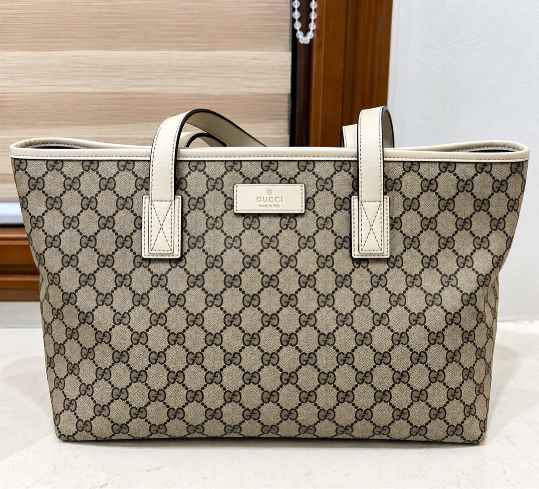 Gucci Tote- Canvas with zipper (Category: Tote Bags) located in Makati City. Submitted by lambogirl (Listing ID 1466503076, Image 1). Description: ✔️ 100% Automatic money back guarantee if proven fake. ✔️comes with dust bag,and entrupy. ✔️Free shipping or pick up (Makati).