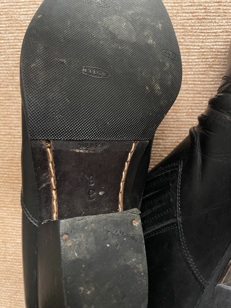 👞 guess balat na boots (Category: Boots) located in Mandaluyong City. Submitted by summahtohdaymnl (Listing ID 1466371281, Image 2). Description: - Brand: Guess by Georges Marciano - Color: Black - Material: Leather - Size: 9 B - Origin: Made in Spain - Style: Pointed toe ankle boots with elastic side gores, front stitch detailing, and a low block heel - Condition: Soles show wear from use.