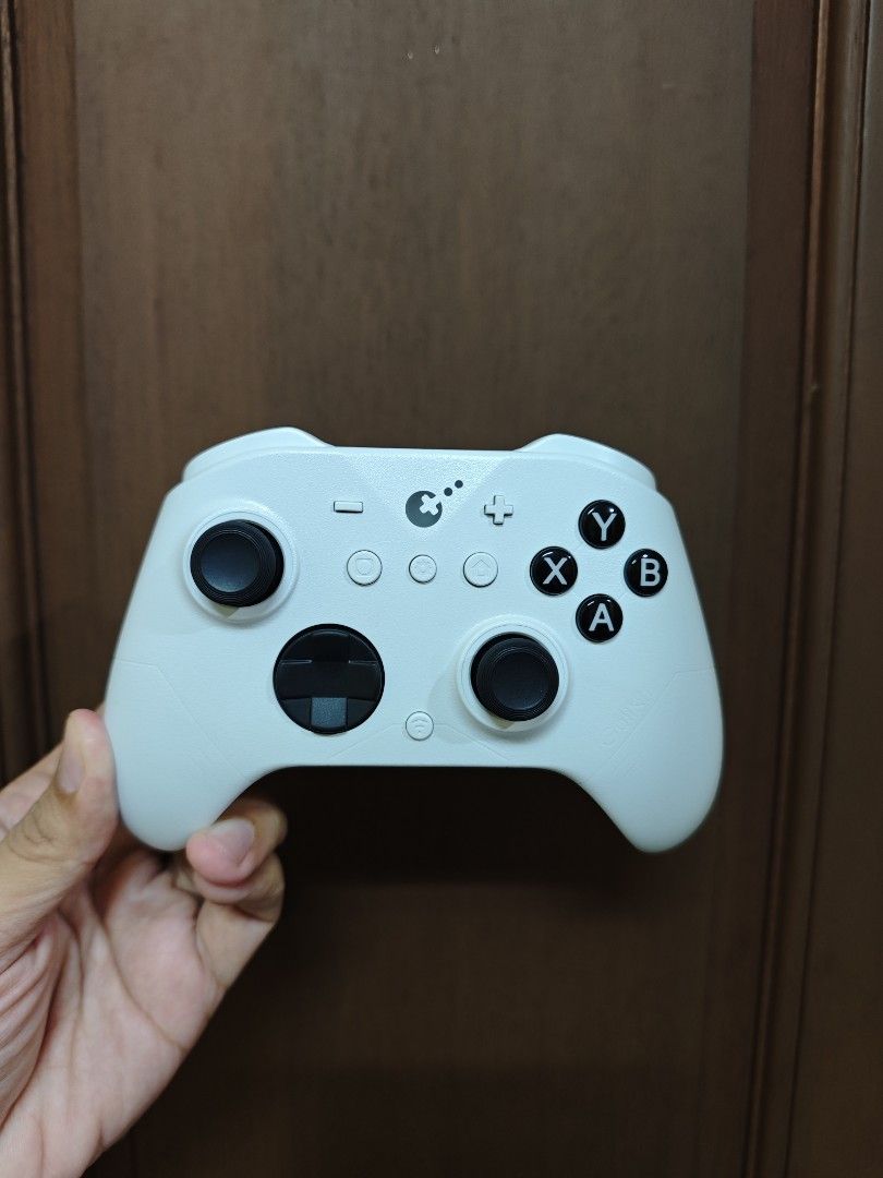 Gulikit ES Pro (Category: Controllers) located in Quezon City. Submitted by unboxingtito (Listing ID 1466445315, Image 1). Description: Brand new and unused. Box and charging cable included. Add 200 for pc dongle .