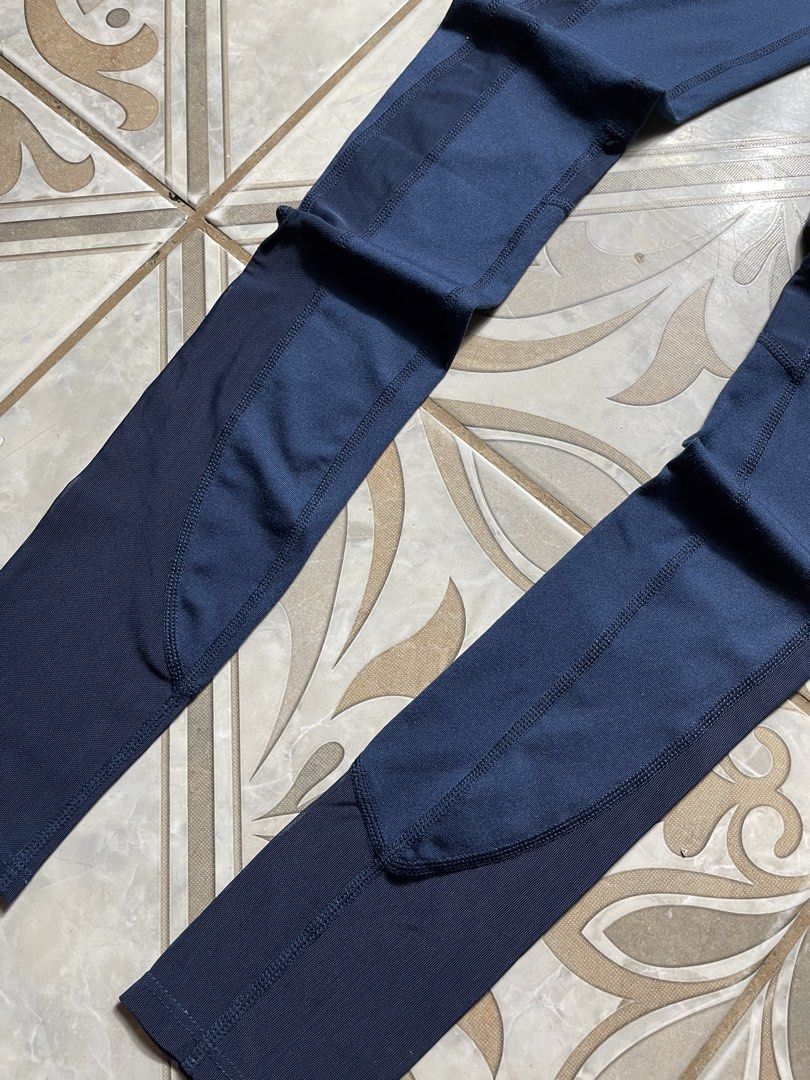 GymShark (Category: Activewear) located in Quezon City. Submitted by renovare.196 (Listing ID 1466501548, Image 3). Description: GymShark Leggings Brandnew Condition Color Rate: 10/10 No Issue Measurements • Width: 20/30 • Length: 37 Price: 1000 obo DM IF INTERESTED📥.