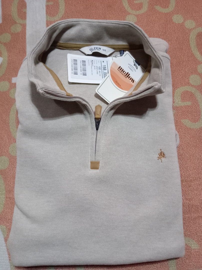 Half zip olzyn (Category: Activewear) located in Mati. Submitted by nelax (Listing ID 1466395878, Image 1). Description: Brnd new.