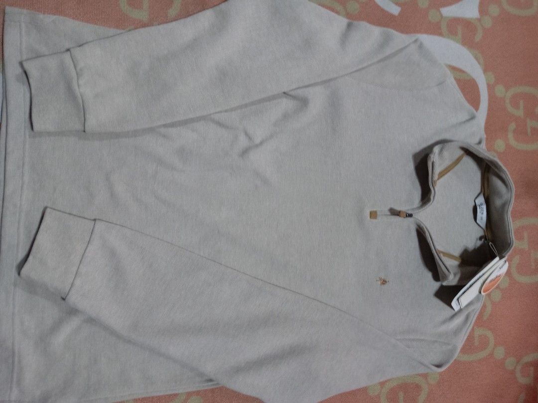 Half zip olzyn (Category: Activewear) located in Mati. Submitted by nelax (Listing ID 1466395878, Image 2). Description: Brnd new.