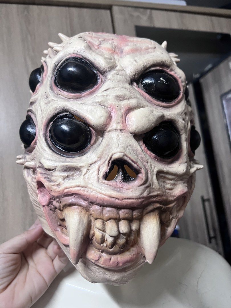 Halloween mask (Category: Announcements) located in Mandaluyong City. Submitted by samarahmay (Listing ID 1466425512, Image 2). Description: Pm me.