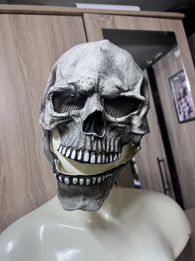 Halloween mask (Category: Announcements) located in Mandaluyong City. Submitted by samarahmay (Listing ID 1466425512, Image 3). Description: Pm me.