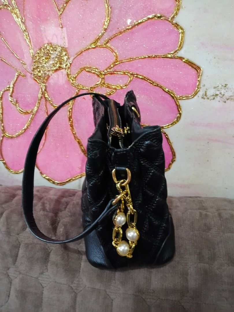 Handbags/Shoulder bag (Category: Shoulder Bags) located in San Fernando. Submitted by goodbuys47 (Listing ID 1466409907, Image 3). Description: Cute and handy. can be everyday use or for party.