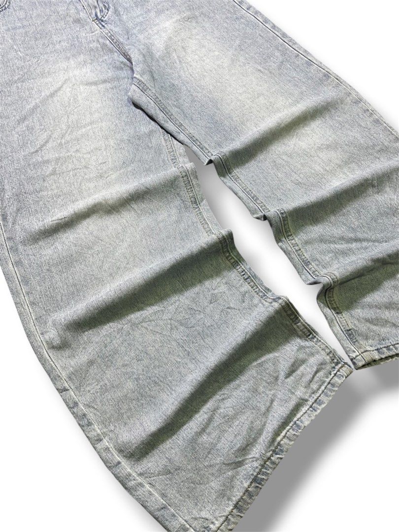 HARD DENIM LIGHT WASHED (Category: Jeans) located in Valenzuela. Submitted by arck_dreams (Listing ID 1466394485, Image 3). Description: Excellent condition No issue Waist 30 | Length 40 | Thigh 13 | Hem 11.5 .