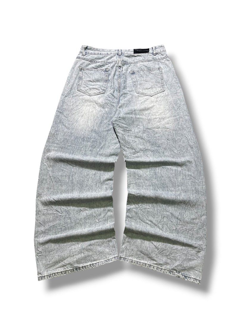 HARD DENIM LIGHT WASHED (Category: Jeans) located in Valenzuela. Submitted by arck_dreams (Listing ID 1466394485, Image 2). Description: Excellent condition No issue Waist 30 | Length 40 | Thigh 13 | Hem 11.5 .