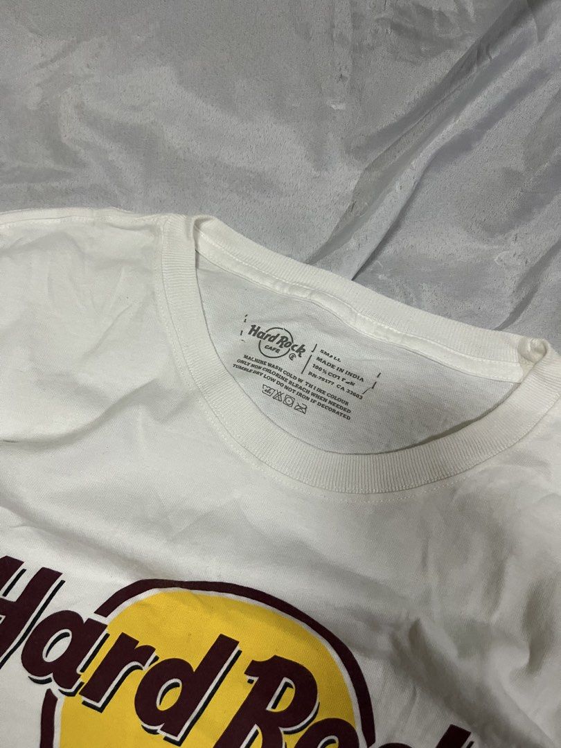 Hard Rock Cafe WIEN Shirt (Category: Tshirts & Polo Shirts ) located in Muntinlupa City. Submitted by ninenine.collective (Listing ID 1466346176, Image 3). Description: Hard Rock Cafe WIEN Shirt 18/28.5.