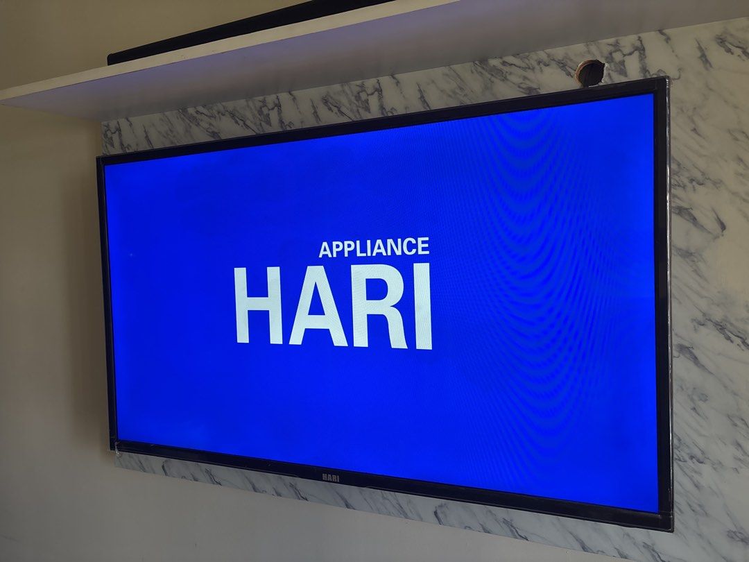 HARI Android Smart TV Wall Mounted (Category: TV) located in Quezon City. Submitted by aston_martini (Listing ID 1466414576, Image 2). Description: - Brand: HARI Smart TV running Android OS - Display: Big screen with vibrant, high-quality visuals - Performance: Powers up and boots into the Android system smoothly - Usage: Perfect size for living room - still work but has problem with the remote dm for inquiries .