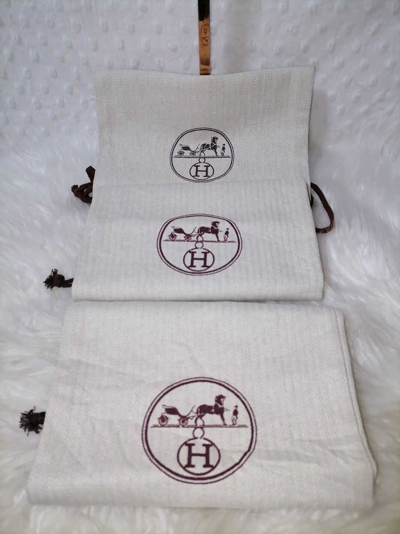 Hermes Dustbag Bundle (Category: Purses & Pouches) located in Butuan. Submitted by az-branded.items (Listing ID 1466423238, Image 2). Description: 2pcs. W 8" L 13" No flaws Selected from ukay.