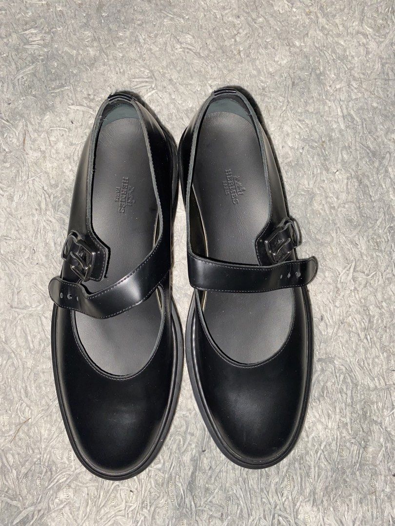Hermes leather ballet flats (Category: Luxury Accessories) located in Lantawan. Submitted by alfhadzrie23687 (Listing ID 1466508409, Image 1). Description: Hermes leather ballet flats.