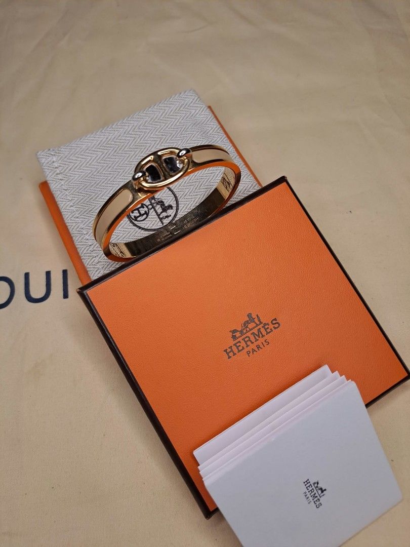 Hermès Mini Clic Chaîne d'Ancre (Category: Luxury Accessories) located in Quezon City. Submitted by yaseen73 (Listing ID 1466538158, Image 1). Description: Hermès Mini Clic Chaîne d'Ancre or Clic H bracelets, Hermès Enamel Bracelets (Stamped "FI 20 24") produced in 2024 • Materials: Plain enamel band paired with gold-plated, rose gold-plated, or silver/palladium-plated hardware. • Clasp Mechanism: Ingenious rotating toggle or hinge clasp shaped a