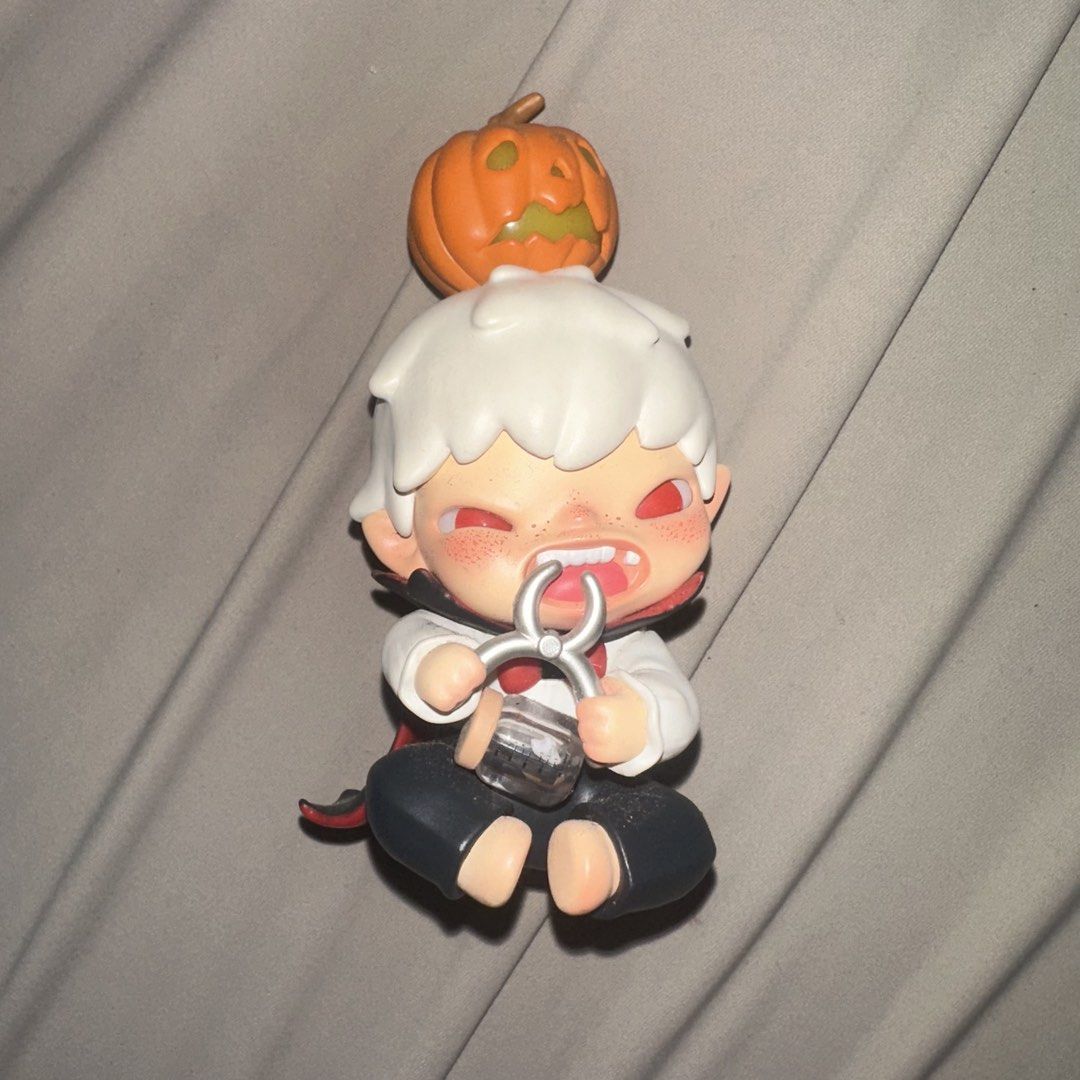 HIRONO MONSTER HALLOWEEN VAMPIRE (Category: Designer & Blind Box Toys) located in San Juan City. Submitted by sinthrieft (Listing ID 1466407667, Image 1). Description: ⋆ Authentic Pop Mart Hirono Halloween Series Vampire figure ⋆ Unsealed but complete inclusion (with box, card, and foil) ⋆ X sensitive, can send more pictures MOP: Gcash/Cash (if meetup) MOD: Lalamove/Meetup.