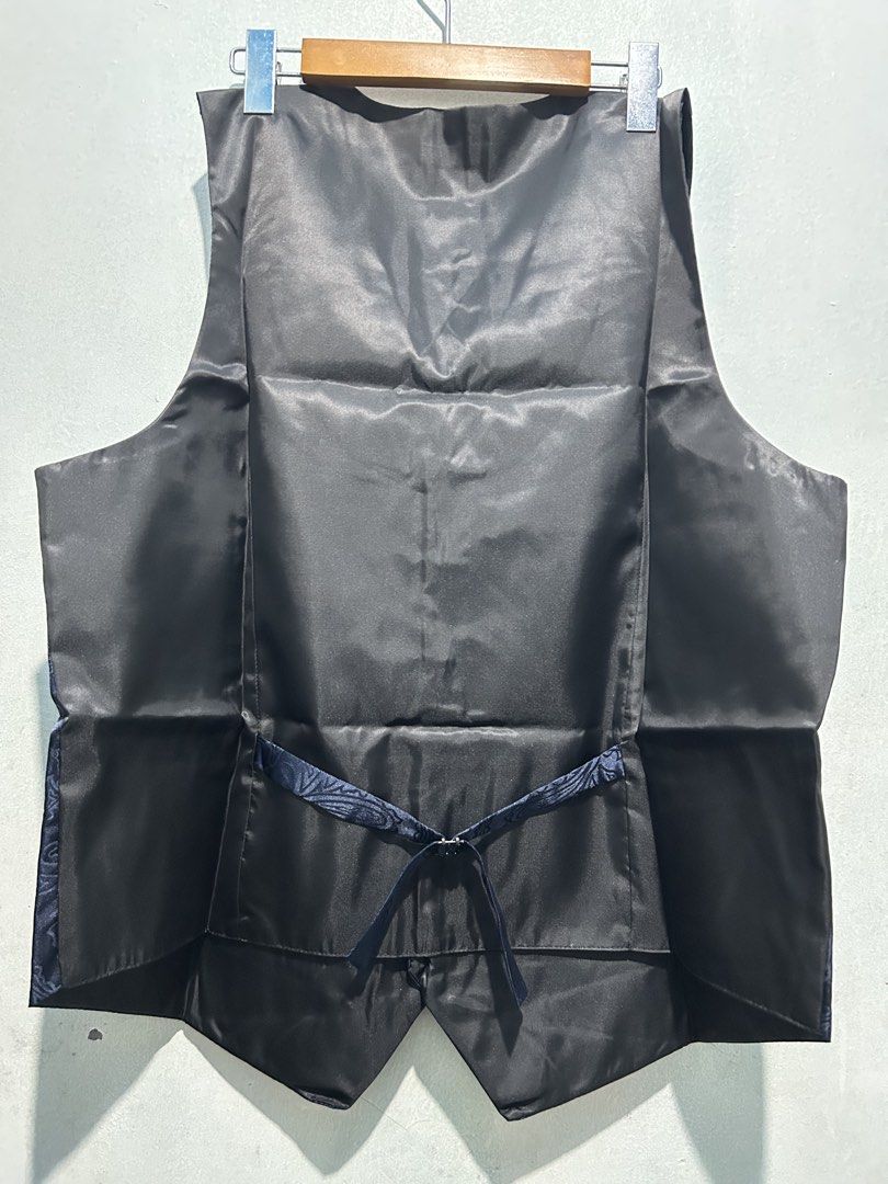 Hisdern Paisley Vest (Category: Vests) located in Quezon City. Submitted by jjsurplus_23 (Listing ID 1466503180, Image 3). Description: .