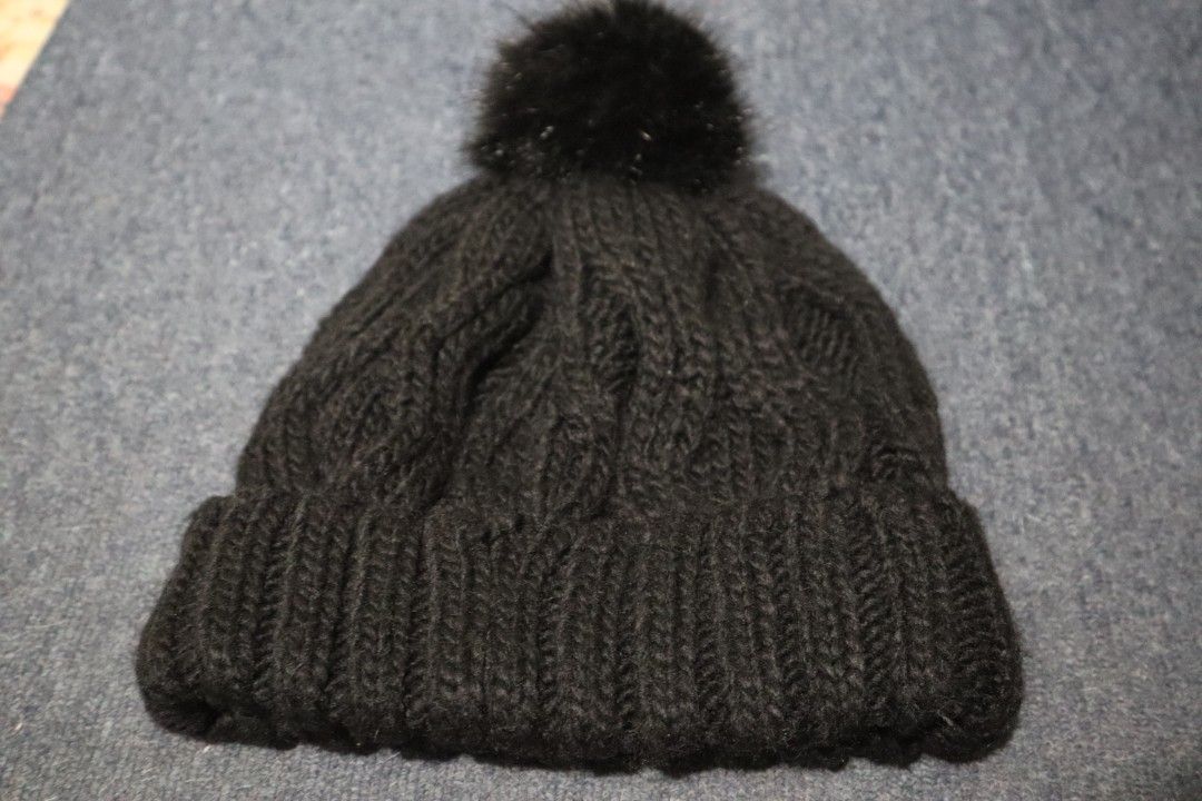 H&M Black Pom Pom Knit Beanie (Category: Hats & Beanies) located in Manila. Submitted by lostandbos (Listing ID 1466463990, Image 1). Description: - Brand: H&M - Color: Classic Black - Material/Design: Thick cable knit pattern with a ribbed fold-over brim - Feature: Fluffy faux fur pom pom on top - Size: One size fits most.