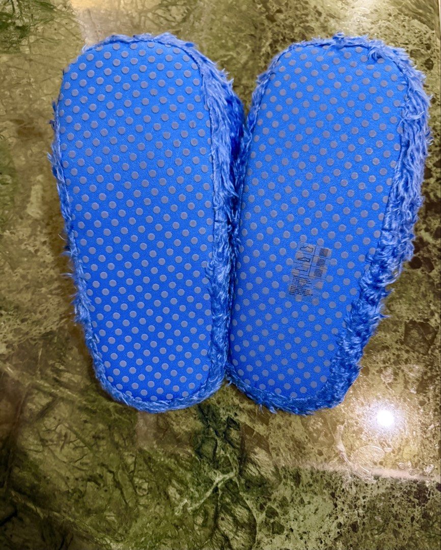 H&M Cookie Monster Slip Ons (Category: Character Goods) located in Manila. Submitted by rojotesoro (Listing ID 1466505704, Image 2). Description: •Collectible Cookie Monster Slides/Slip Ons •Size 42/43 •BNWT .