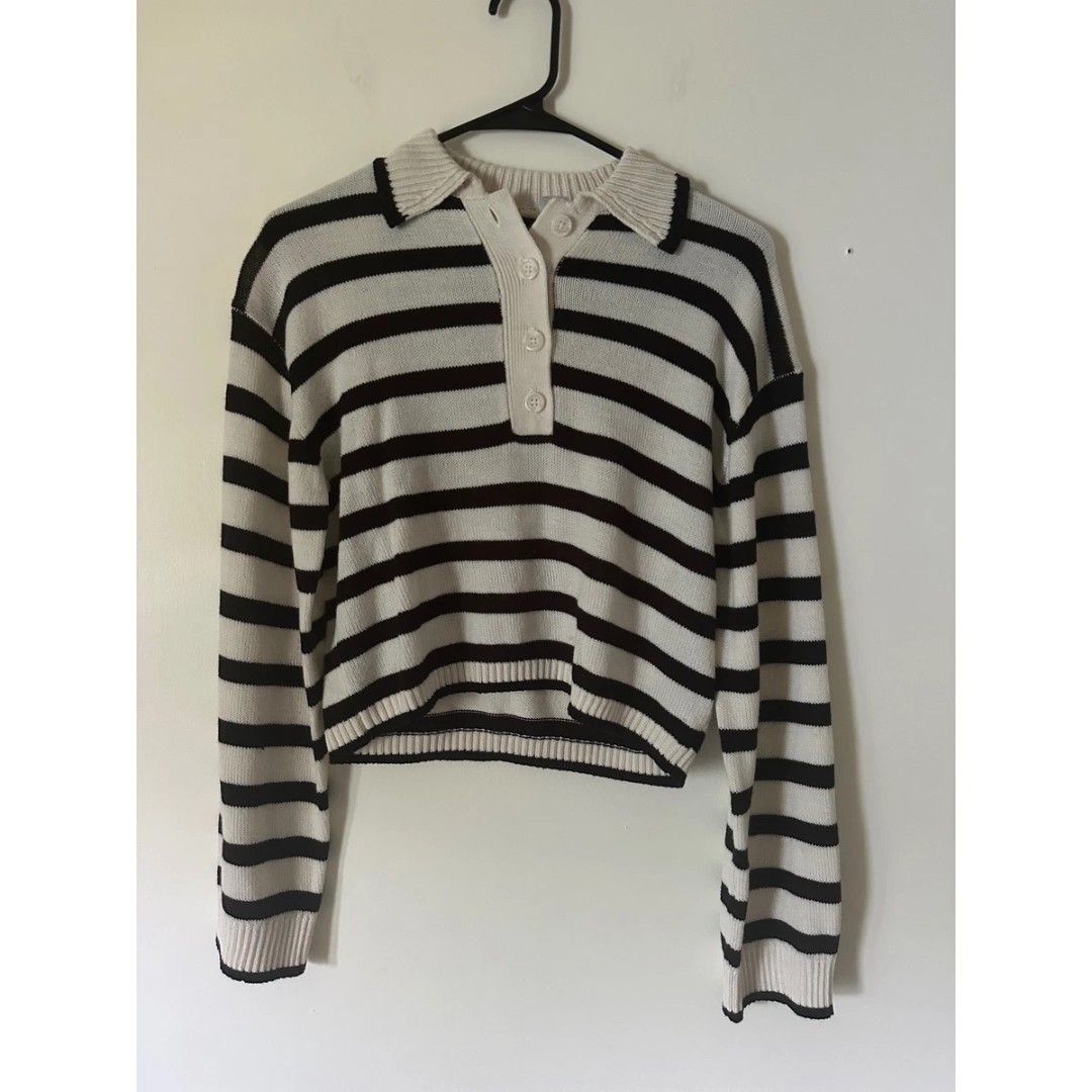 H&M Cropped Sweater (Category: Coats, Jackets and Outerwear) located in Muntinlupa City. Submitted by pinkkartdiaries (Listing ID 1466539270, Image 2). Description: 🎀 authentic and from the US 🎀 used thrice only and no when worn 🎀 small on tag also fits medium 🎀 shipping fee shoukdered by buyer 🎀 shipping thru: Lalamove/J&T/Flash 📌 Alabang, Muntinlupa.