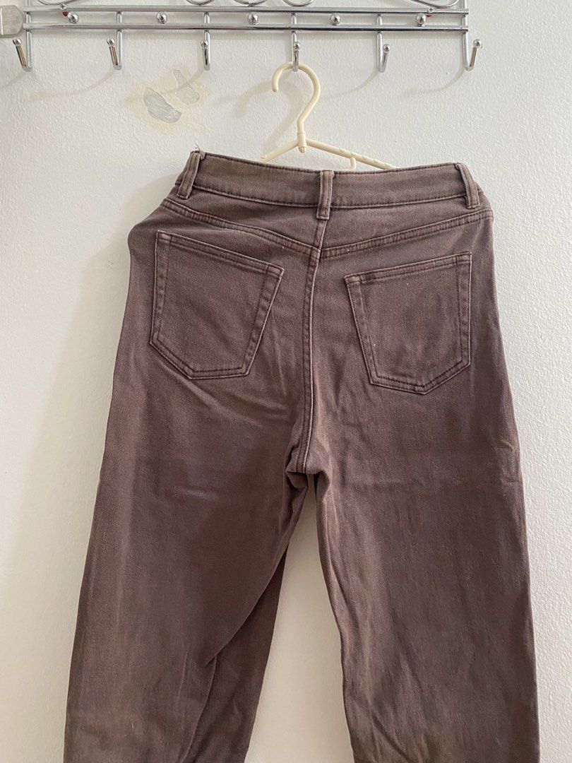 H&M Divided Brown Denim Jeans (Category: Jeans) located in Cavite. Submitted by renjamore (Listing ID 1466363489, Image 3). Description: straight leg brown denim pants slightly worn, size 24 no issues dm for more inquiries :D.