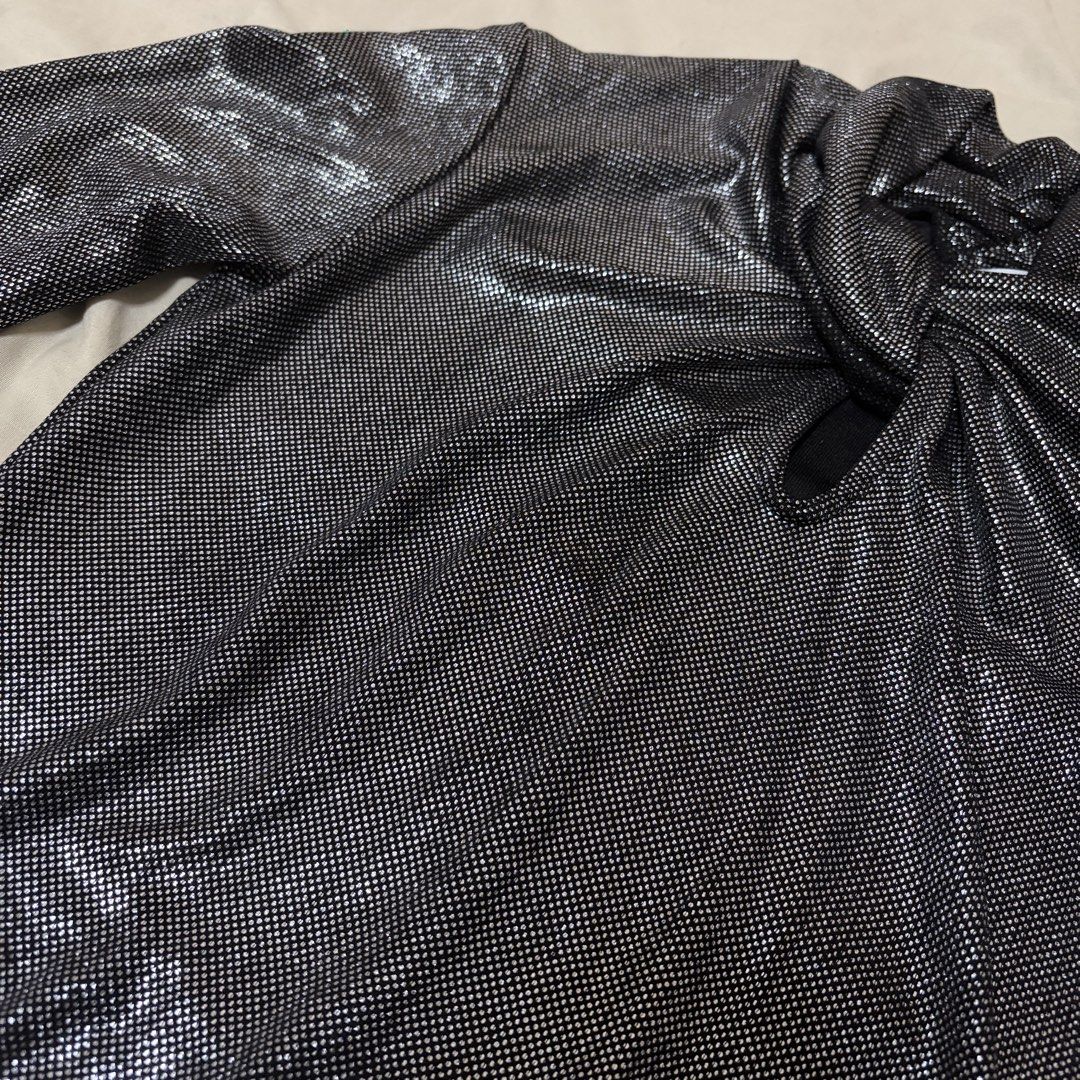 H&M Divided Metallic Shimmer Long Sleeve Top (Category: Longsleeves) located in Mandaluyong City. Submitted by afterceej (Listing ID 1466473761, Image 3). Description: - Brand: H&M Divided - Color: Black and silver with metallic shimmer - Size: EUR 34 / 165/88A - Design: Long sleeves, high twisted neckline, and front keyhole cutout - Fabric: Textured glitter dot pattern all over - Condition: Great piece for parties and night outs -USED ONCE 📍 Ma