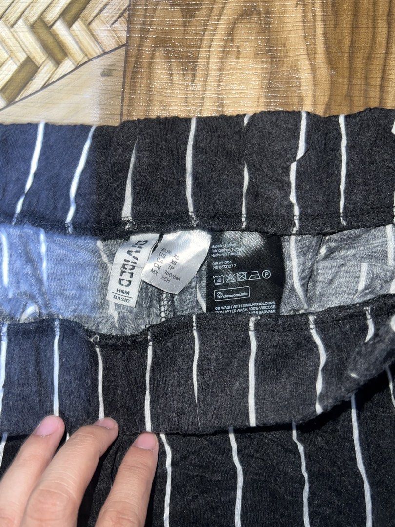 H&M Divided Striped Pants (Category: Jeans) located in Manila. Submitted by jj0451315 (Listing ID 1466388844, Image 2). Description: - Brand/Model: H&M Divided - Size: XS - Material: 100% Viscose (lightweight and breathable) - Fit: Relaxed fit with a comfortable elastic waistband - Design: Classic black and white stripes - Care: Machine washable - Condition: Great for casual wear and easy to style with solid tops.