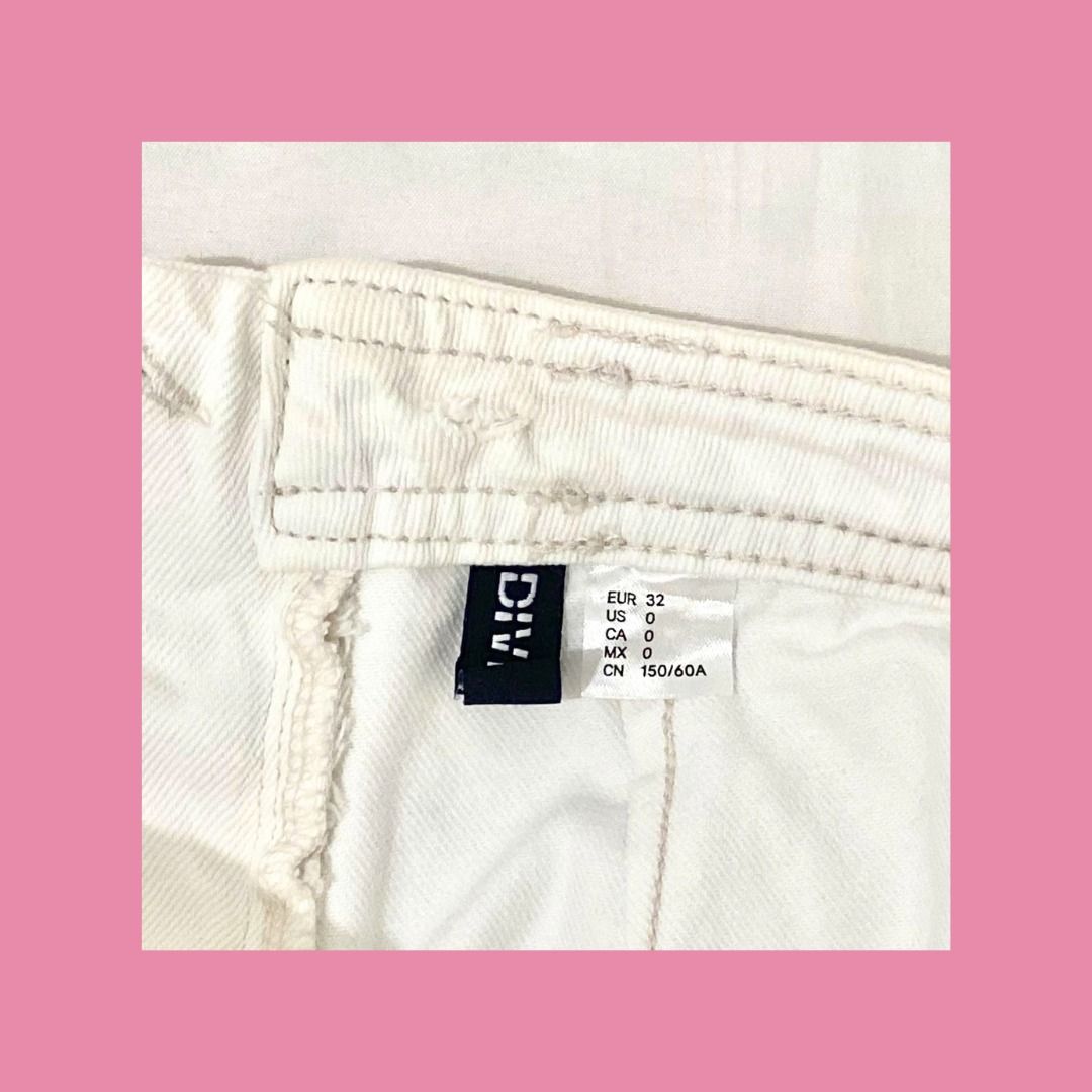 H&M Divided White Denim Skort (Category: Shorts) located in Quezon City. Submitted by stormberi (Listing ID 1466430342, Image 3). Description: 🤍 Brand: H&M Divided 🤍 Size: EUR 32 🤍 Fit: High waist with asymmetrical overlay panel 🤍 Details: Front pockets, exposed back zipper closure 🤍 Condition: Good, but has a small cut on the back waistband near the zipper 🤍 Do not hesitate to send a DM for further questions/inquiries & more pics! MOP: GCa