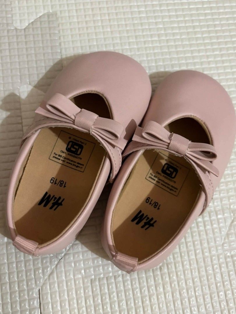 H&M Doll Shoes (Category: Baby Toiletries & Grooming) located in Cainta. Submitted by remsiecorpus (Listing ID 1466385108, Image 1). Description: 💰: gcash Cainta - Marikina Area.