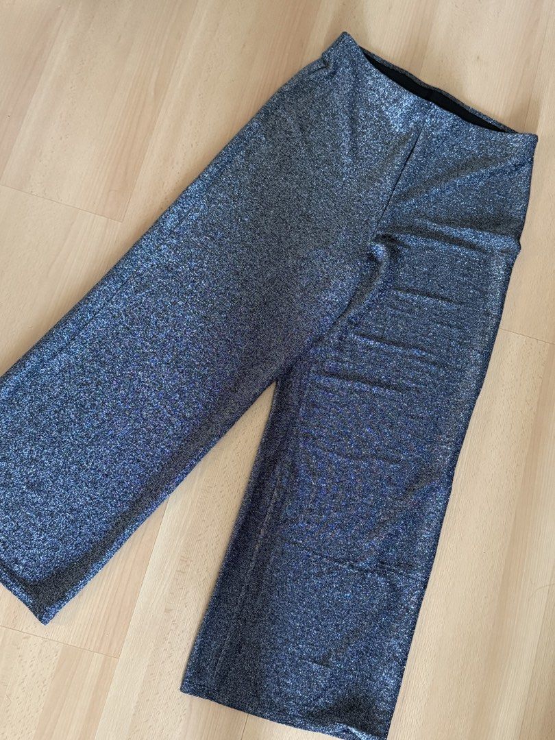 H&M Glittery Metallic Wide-Leg Pants (Category: Other Bottoms) located in Muntinlupa City. Submitted by alexisofia (Listing ID 1466435686, Image 2). Description: Stylish silver-black metallic wide-leg trousers featuring a comfortable elastic waistband. Eye-catching glittery knit fabric, perfect for parties, night outs, or festive occasions! like new, worn few times / excellent condition size: Medium (EUR M / US M / MX M) Brand: H&M.
