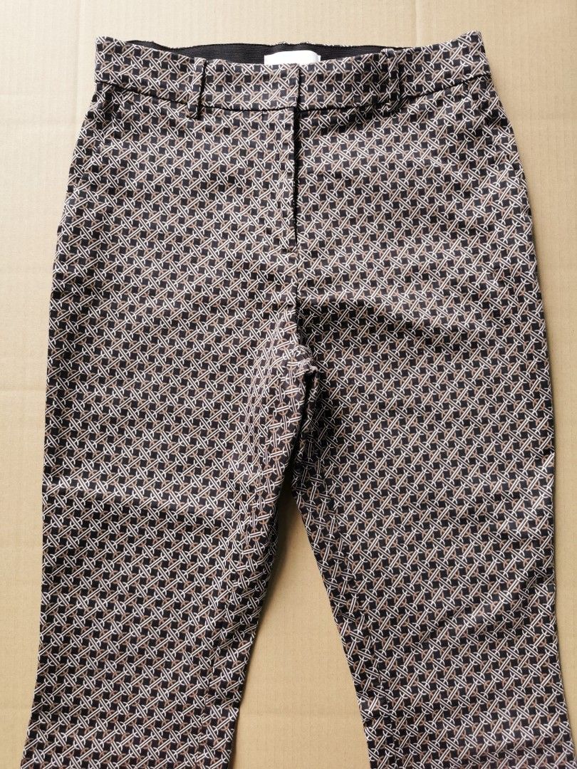 H&M Monogram Pattern Womens Cigarette Style Pants (Category: Other Bottoms) located in Bacoor. Submitted by nineties_kid (Listing ID 1466448595, Image 3). Description: >===> H&M Monogram Pattern Womens Cigarette Style Pants Brand: H&M Type: Casual Straight Pants Size: Small Waist size: 25 inches Pants length: 37 inches Color: Brown ___________________________ ▶LBC Cash on Pick-up (C.O.P) Offer nation-wide delivery, as long as there is an LBC bran
