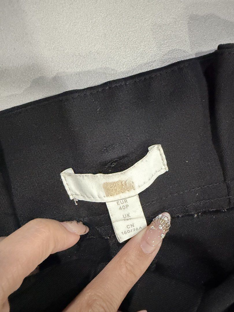 H&M paperbag trouser (Category: Other Bottoms) located in Quezon City. Submitted by jdmc16 (Listing ID 1466353991, Image 3). Description: .