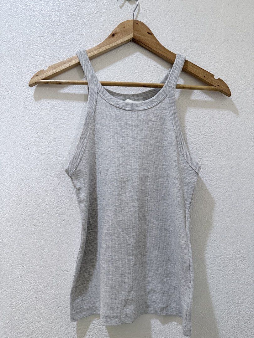 H&M Ribbed tank top (Category: Sleeveless) located in Quezon City. Submitted by uniqcollections (Listing ID 1466403277, Image 2). Description: Like new Gray color Medium size Stretchable fabric Last price posted! MOP- gcash Delivery- grab/lalamove/j&t.