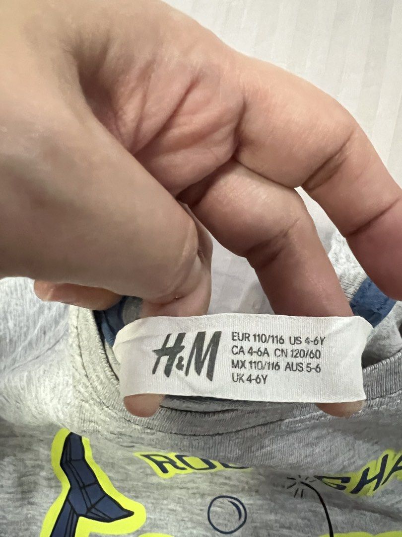 H&M Shirt 4-6Y (Category: Babies & Kids Fashion) located in San Juan City. Submitted by addieandmatty (Listing ID 1466359849, Image 2). Description: .